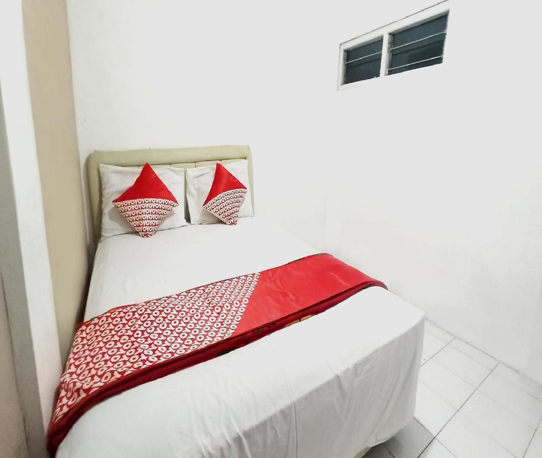 Oyo 3012 Coupis Guesthouse Syariah Pare Exterior foto