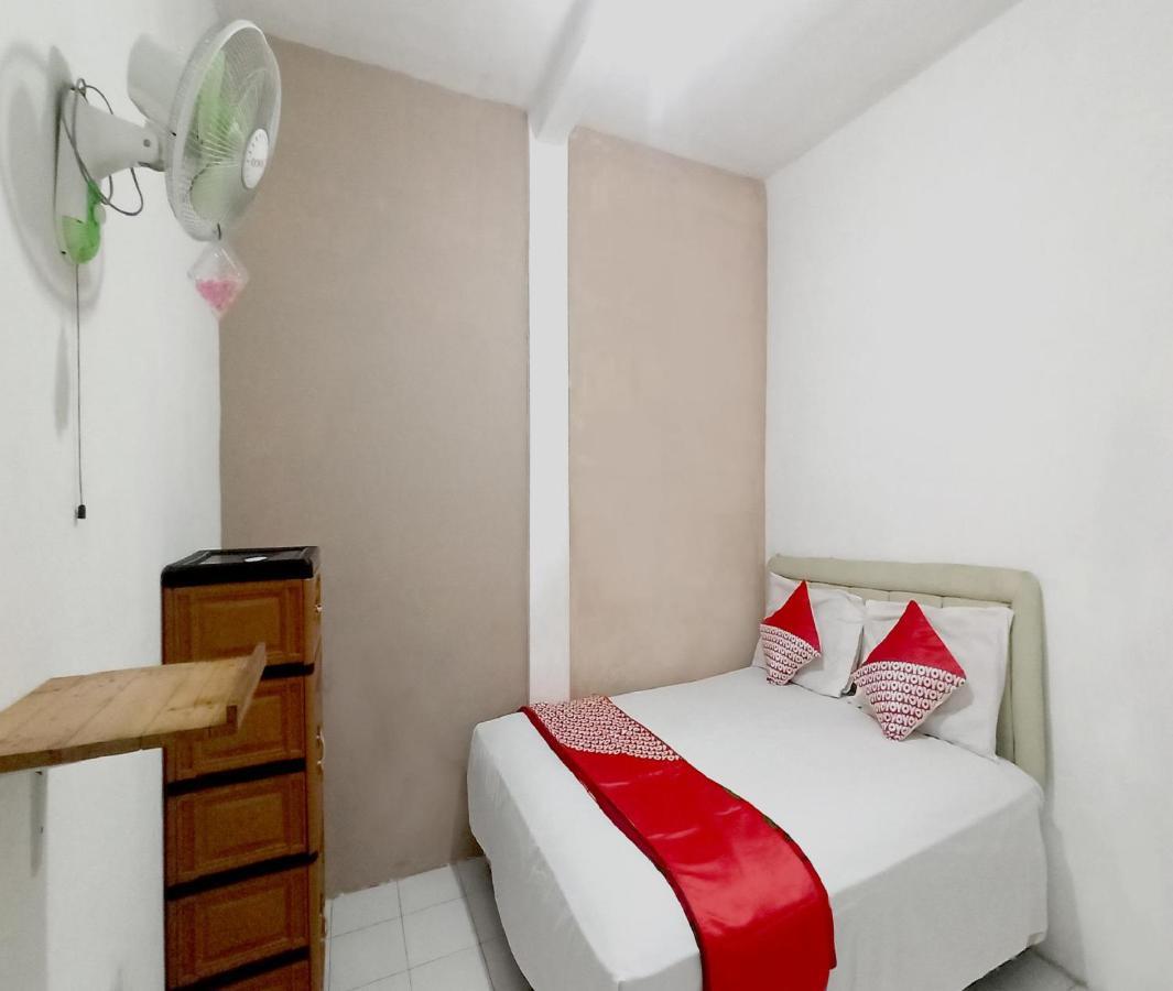 Oyo 3012 Coupis Guesthouse Syariah Pare Exterior foto
