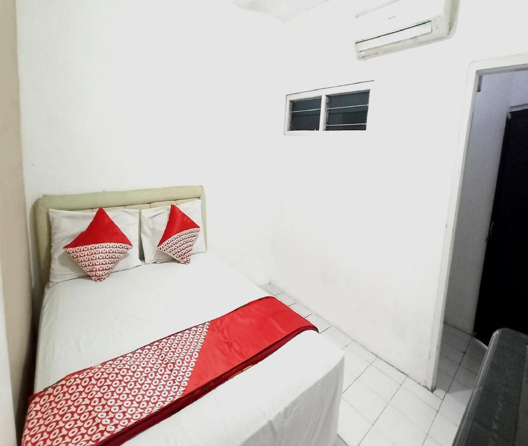 Oyo 3012 Coupis Guesthouse Syariah Pare Exterior foto